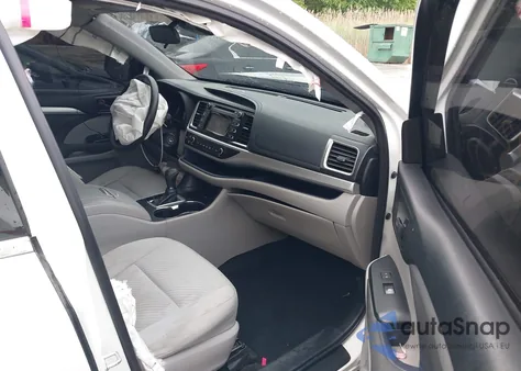 2018 Toyota Highlander Le/Le Plus z USA, uszkodzony, nr VIN 5TDBZRFH4JS495995